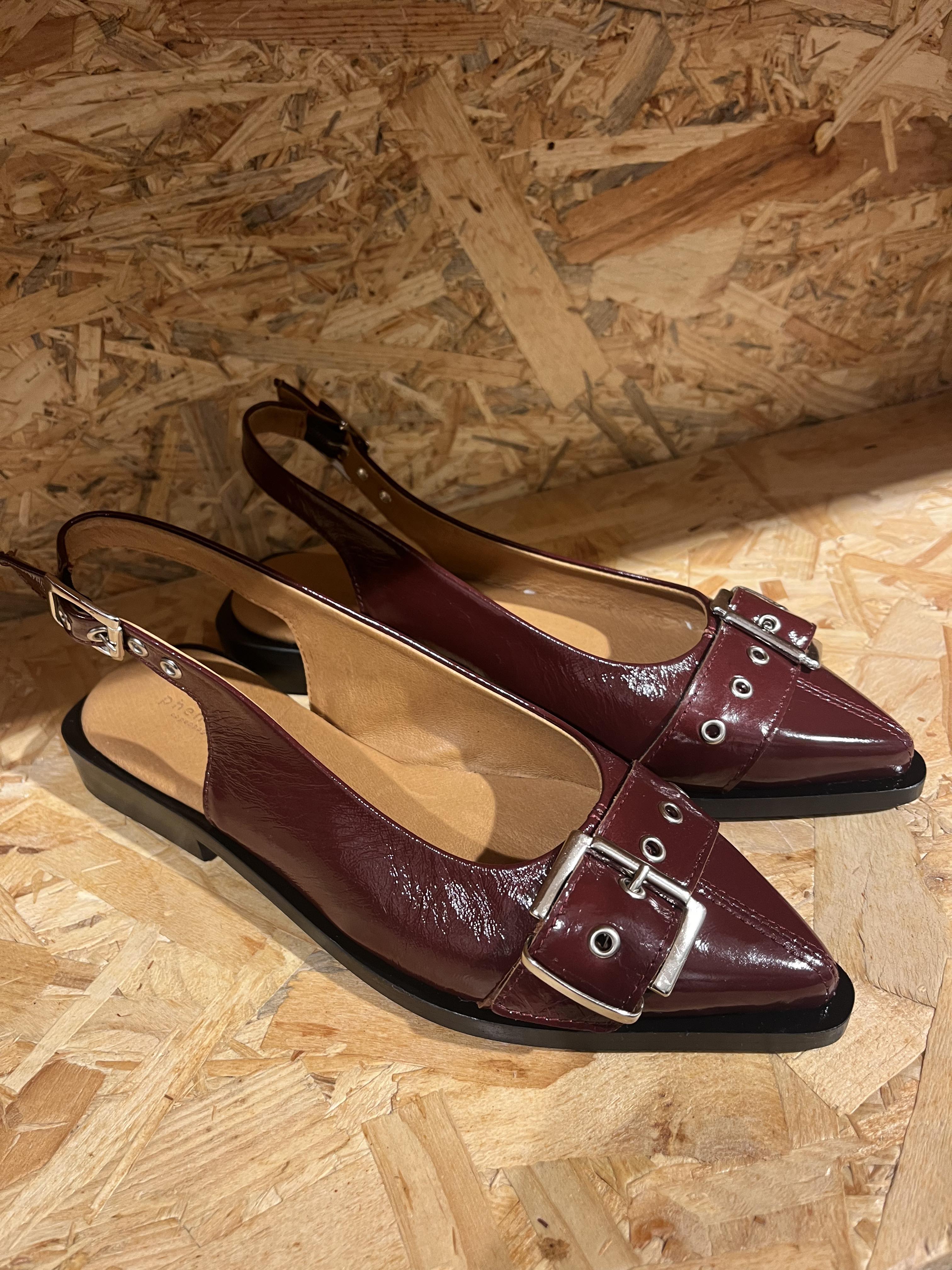 Phenumb Want Leather Patent Bordeaux