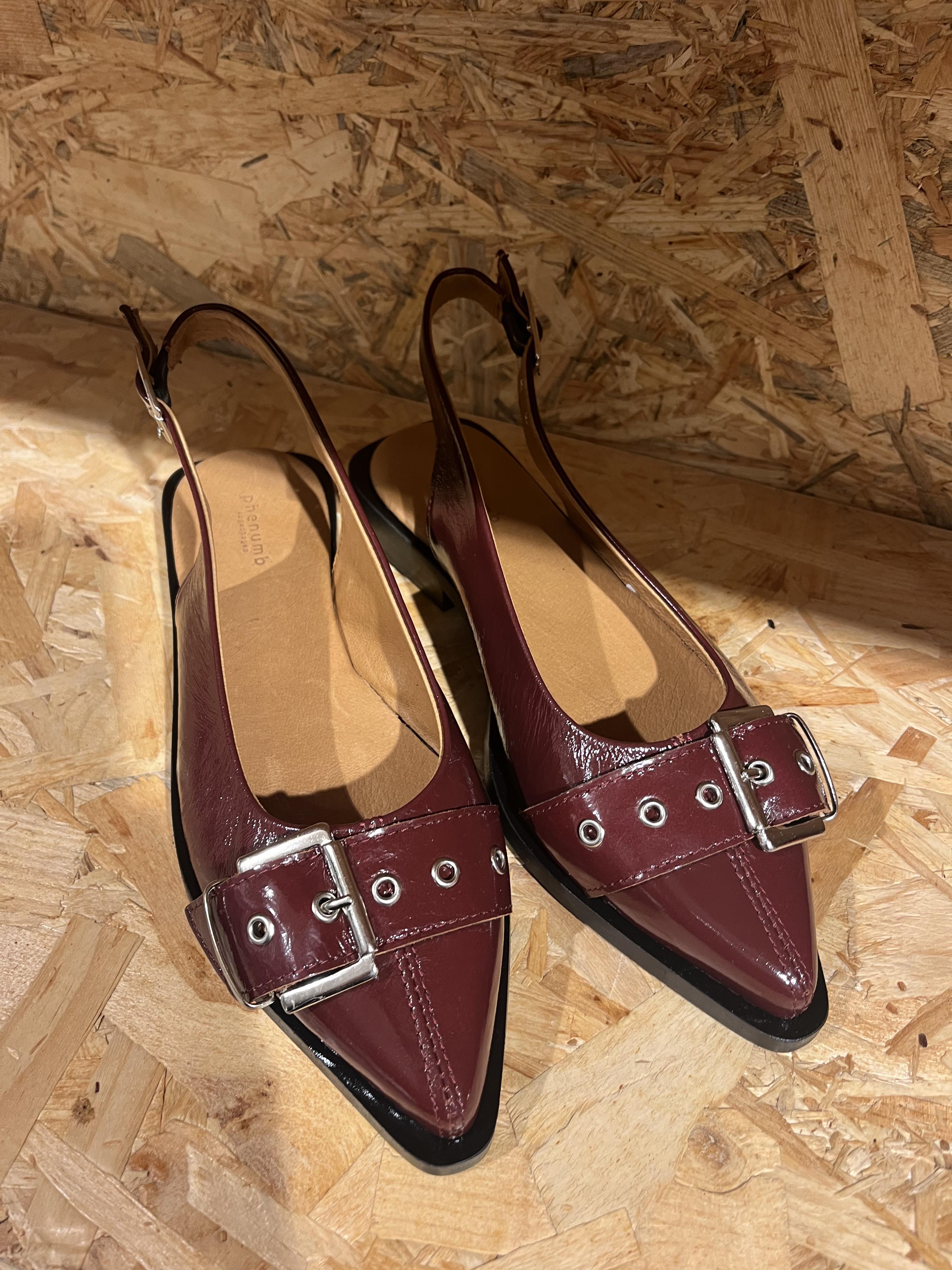 Phenumb Want Leather Patent Bordeaux