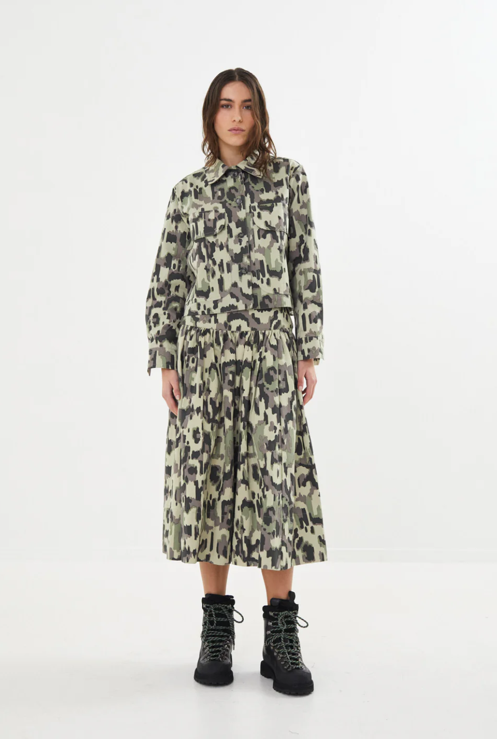 Rabens Saloner Cyber Drill Short Jacket Neva Olive Comb