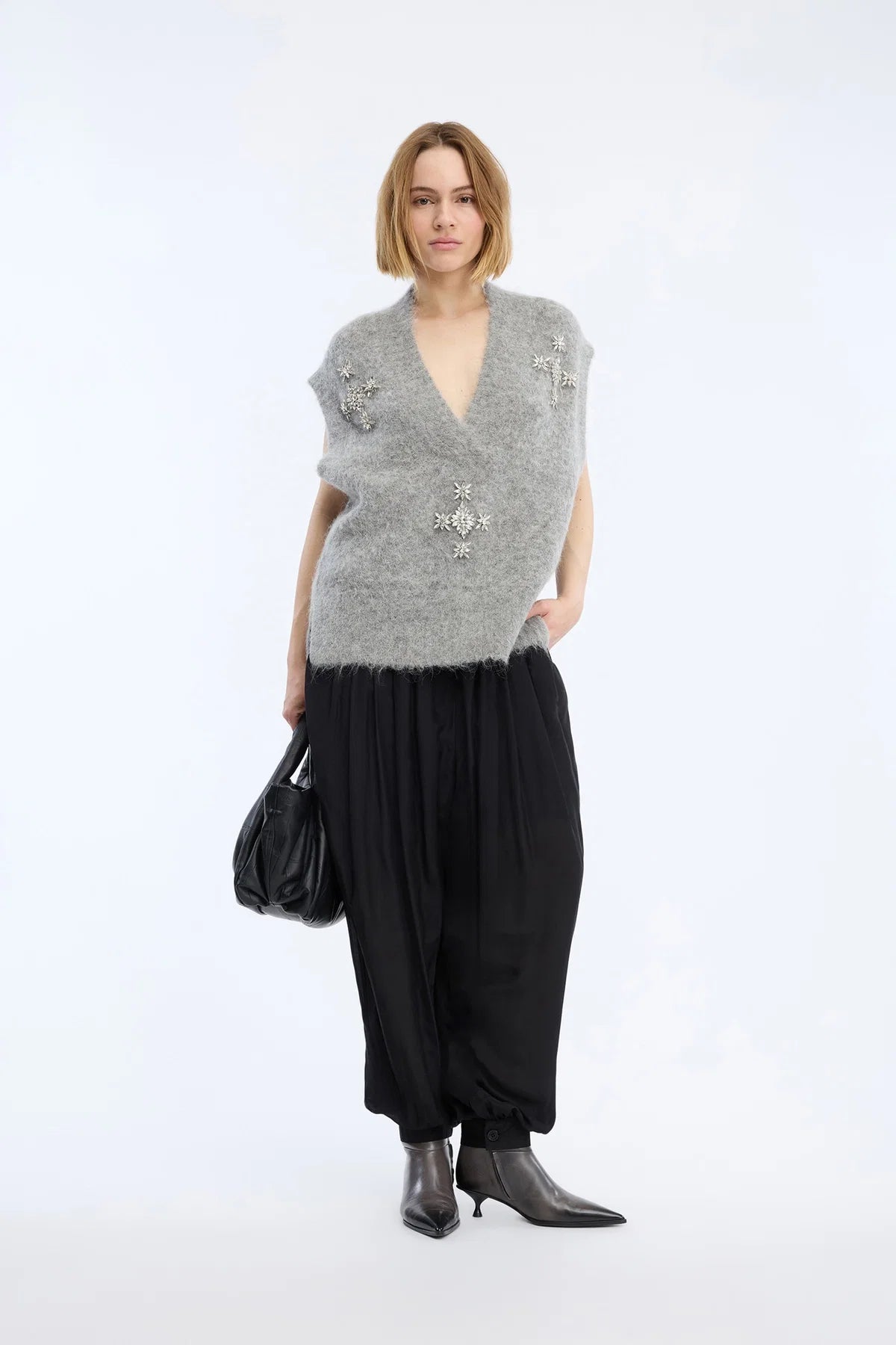 Munthe Vurulia Grey