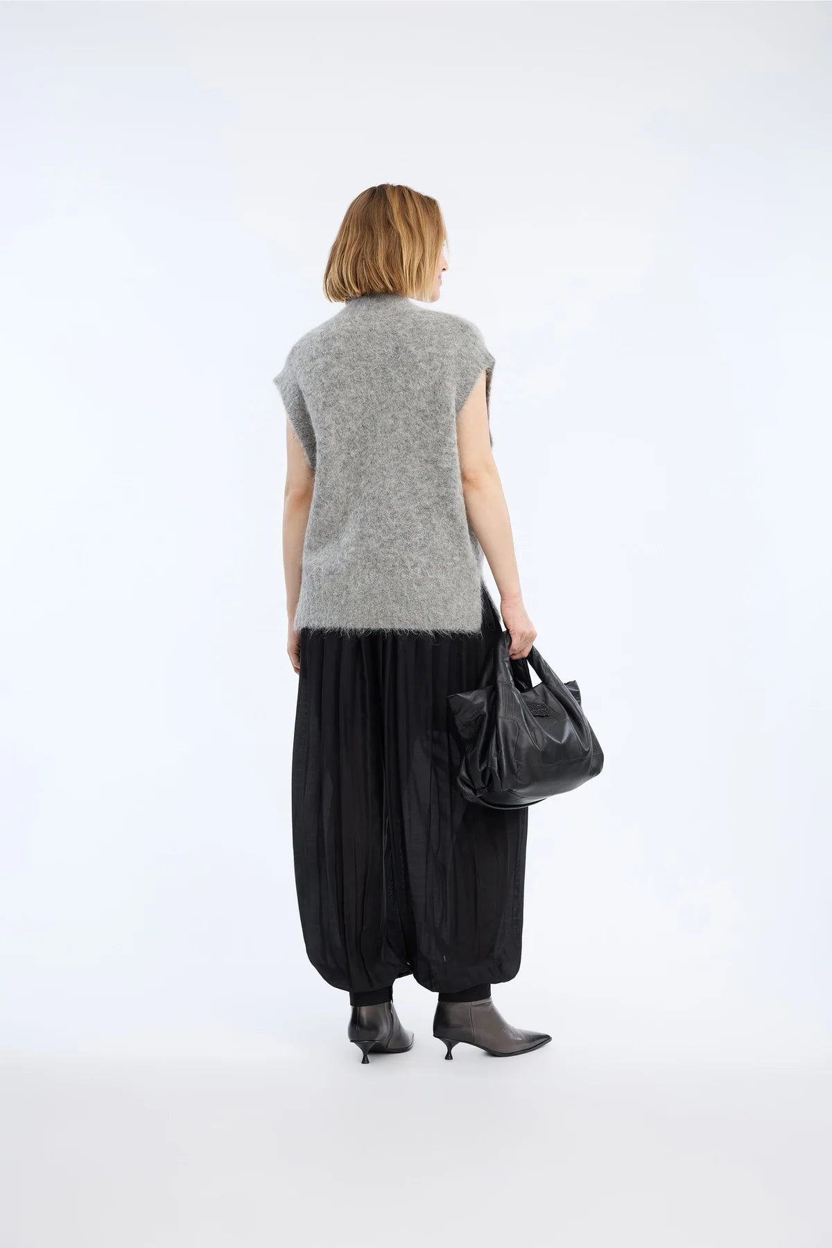 Munthe Vurulia Grey