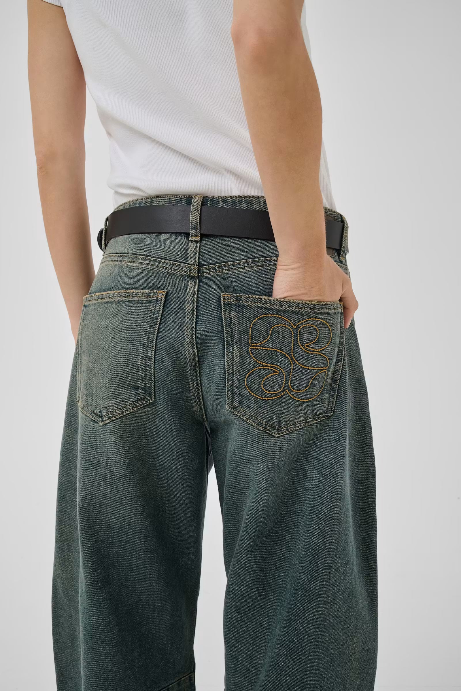My Essential Wardrobe Jeans Barrel MWHottie 139 Limited 100066 Dark Blue Dirty Wash