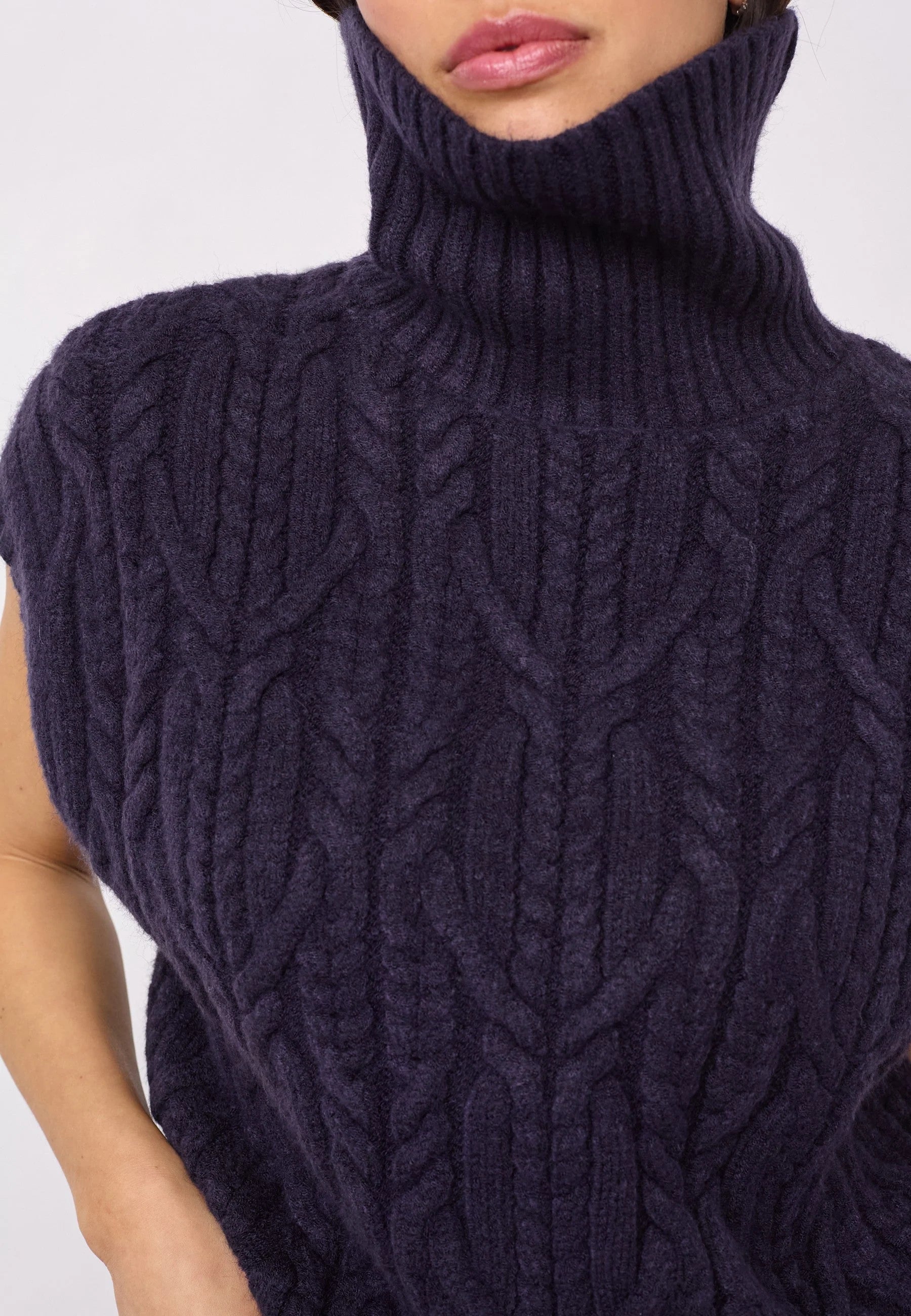 Co'Couture RowCC Oversize Cable Knit Vest 500112 Navy
