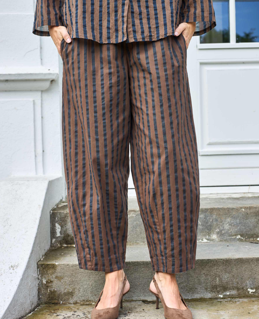 Black Colour BCMallu Barrel Pant Espresso