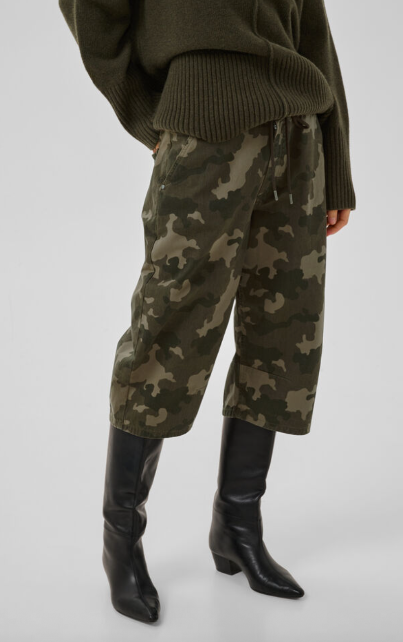 My Essential Wardrobe MWFroda Culotte Camuflage Bungee Cord Camo Print