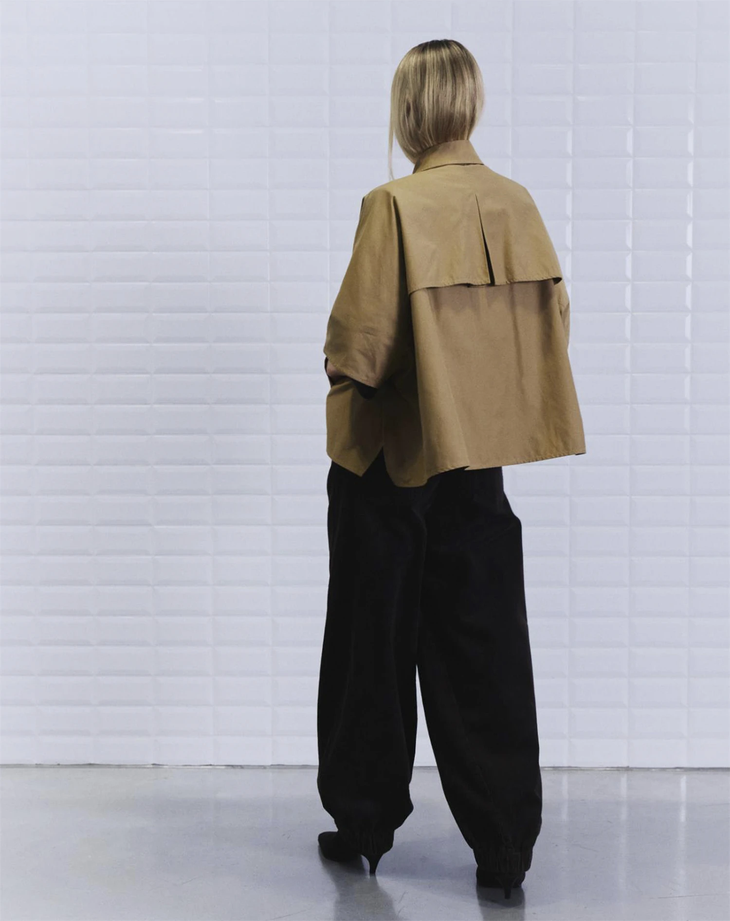 WITHBLACK WBLmedusa Trench Cape Camel