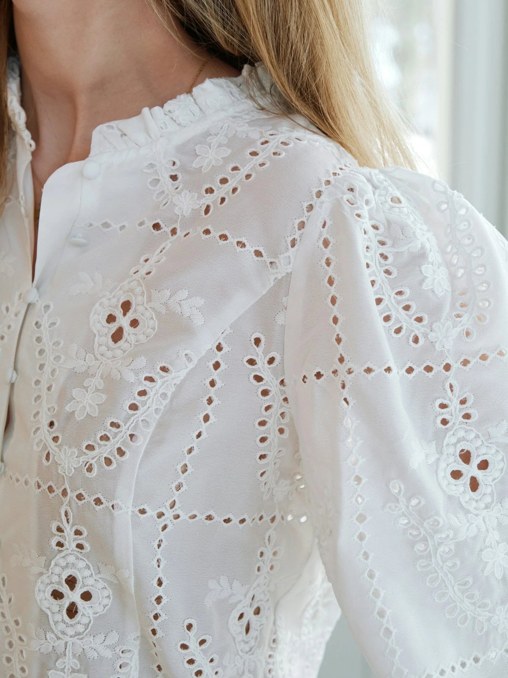 Neo Noir Gilda Embroidery Blouse 167828 White